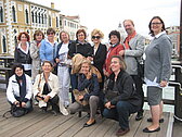 Frauen auf einer Brücke in Venedig 2012